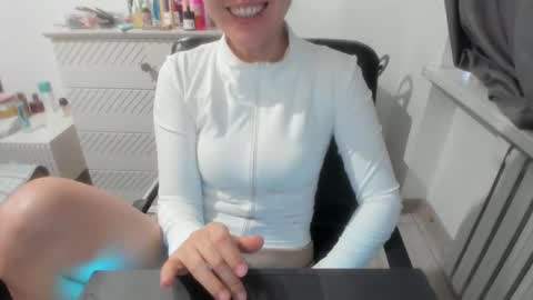 Snapshot of angel_lee__ chatting on March 12, 2025, 12:15 pm angel_lee__ online show from March 12, 2025, 12:15 pm