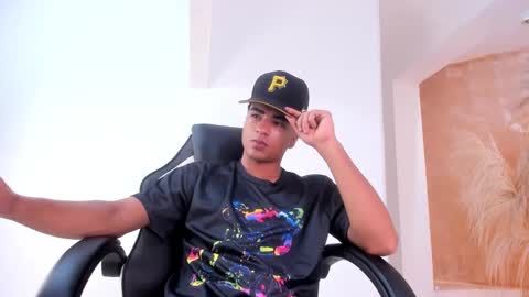 Snapshot of angel_nicolas chatting on December 8, 2024, 2:49 am ANGEL online show from December 8, 2024, 2:49 am