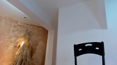 Snapshot of angel_nicolas chatting on February 20, 2025, 11:43 pm ANGEL online show from February 20, 2025, 11:43 pm