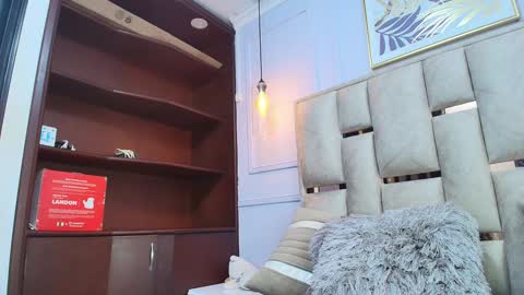 Nicolle  online show from January 18, 2025, 11:32 am