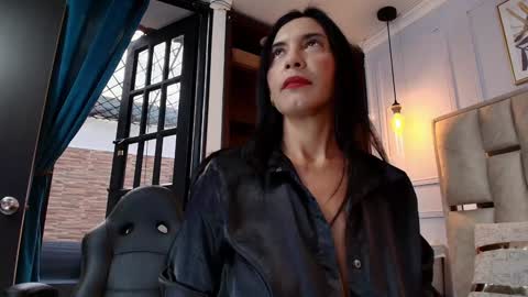 Nicolle  online show from January 29, 2025, 11:51 am