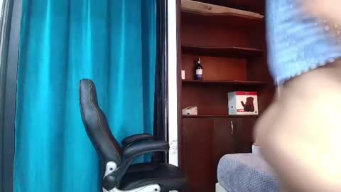 Nicolle  online show from February 11, 2025, 11:32 am