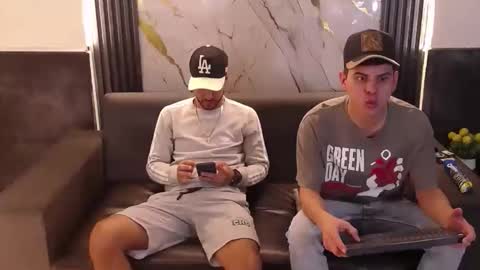 angel_villareal_ online show from March 17, 2026, 4:06 am