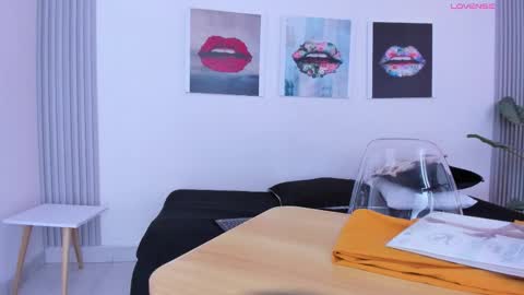 Snapshot of angela_donnato chatting on November 5, 2025, 3:28 am A N G E LA. online show from November 5, 2025, 3:28 am