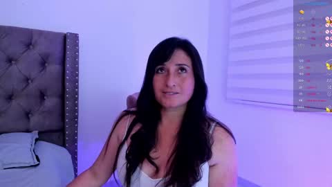 Snapshot of angela_fiory chatting on October 17, 2025, 8:33 pm Ange online show from October 17, 2025, 8:33 pm