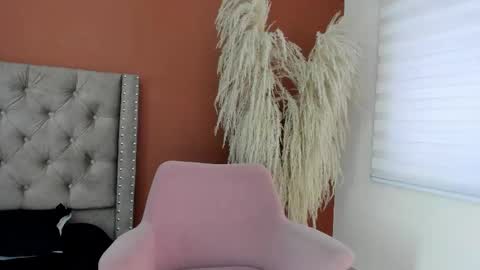 Snapshot of angela_fiory chatting on October 30, 2025, 7:36 pm Ange online show from October 30, 2025, 7:36 pm