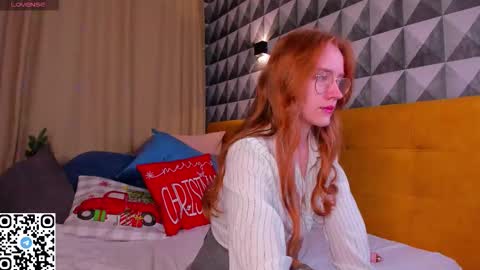 Snapshot of angela_flowers chatting on December 15, 2025, 1:10 am Angela online show from December 15, 2025, 1:10 am