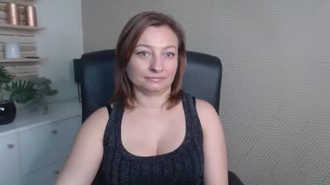 Angela online show from October 21, 2025, 5:41 am