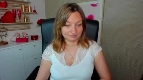 Snapshot of angela_samt chatting on June 9, 2026, 6:03 am Angela online show from June 9, 2026, 6:03 am