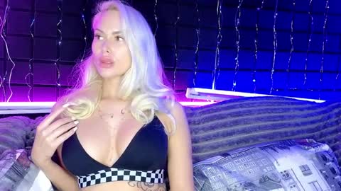 AngelaLaCherry online show from April 9, 2026, 8:42 am