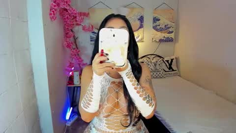 angelamorena online show from September 9, 2025, 9:58 pm