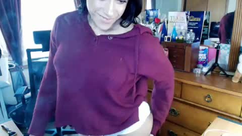 Snapshot of angelbaby11986 chatting on April 26, 2026, 10:51 pm Angela Longcock online show from April 26, 2026, 10:51 pm