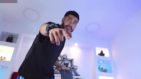 Snapshot of angelbacker chatting on December 20, 2025, 4:19 am Angel online show from December 20, 2025, 4:19 am