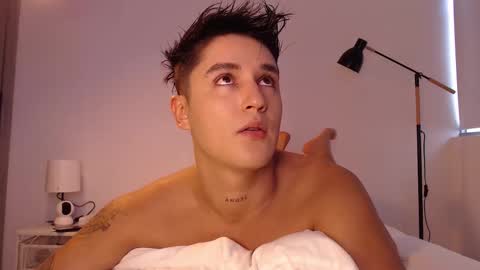 Snapshot of angelcossio chatting on October 16, 2025, 8:43 pm Angel online show from October 16, 2025, 8:43 pm