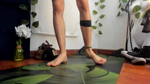 angeldamianart online show from December 2, 2025, 7:53 pm