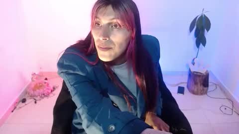 angele online show from November 18, 2025, 5:01 am