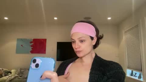 Snapshot of angeleleven11 chatting on December 16, 2025, 10:26 pm angeleleven11 online show from December 16, 2025, 10:26 pm