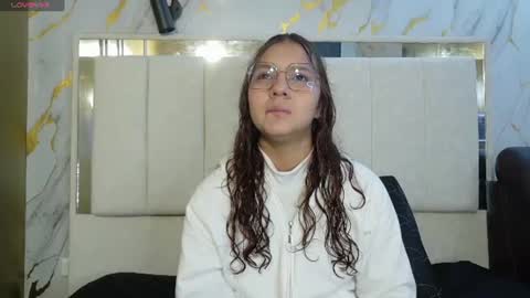 Snapshot of angeles_azul chatting on July 12, 2026, 2:19 pm angel online show from July 12, 2026, 2:19 pm