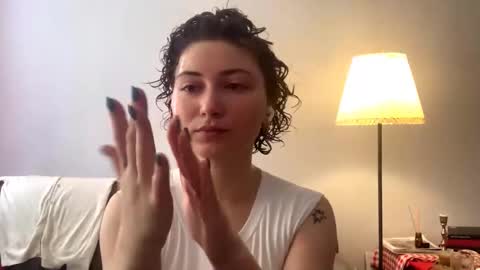 Snapshot of angelestieu chatting on October 14, 2025, 7:20 am Elisa online show from October 14, 2025, 7:20 am