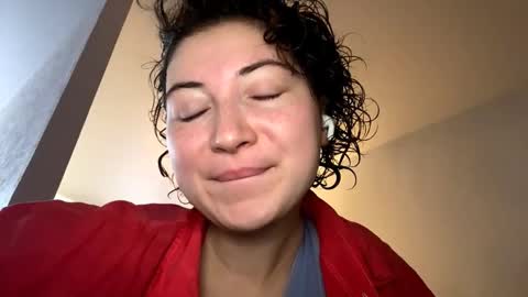 Snapshot of angelestieu chatting on October 15, 2025, 7:08 am Elisa online show from October 15, 2025, 7:08 am