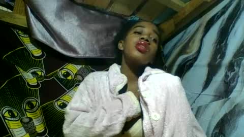 Snapshot of angelettee chatting on June 19, 2026, 6:07 am Angelettee online show from June 19, 2026, 6:07 am