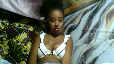Snapshot of angelettee chatting on June 24, 2026, 12:04 pm Angelettee online show from June 24, 2026, 12:04 pm