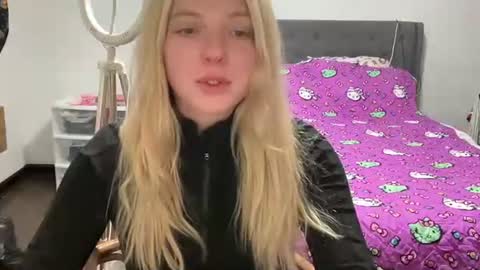 Snapshot of angelgrl444 chatting on November 11, 2025, 7:19 am Princess Peach online show from November 11, 2025, 7:19 am