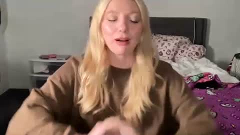 Snapshot of angelgrl444 chatting on November 12, 2025, 5:19 am Princess Peach online show from November 12, 2025, 5:19 am