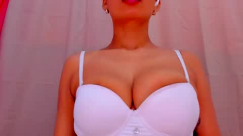 Snapshot of angelica_hot19 chatting on June 26, 2026, 2:21 pm angelica_hot19 online show from June 26, 2026, 2:21 pm