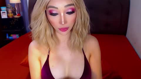 MS. AMALIA online show from December 18, 2025, 6:08 am