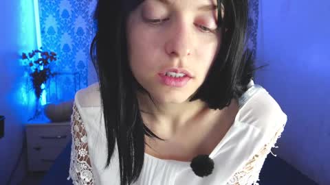 Angelika Rouge online show from December 16, 2025, 1:27 pm