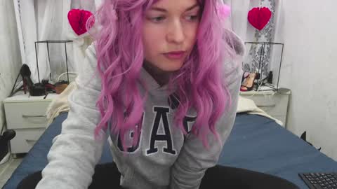 Angelika Rouge online show from March 1, 2026, 9:33 am