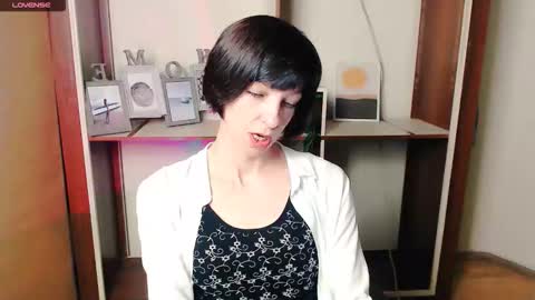 Snapshot of angelinalov_ chatting on October 14, 2025, 6:58 am Angelina online show from October 14, 2025, 6:58 am