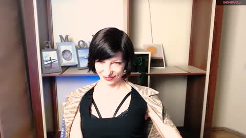 Snapshot of angelinalov_ chatting on November 4, 2025, 7:51 am Angelina online show from November 4, 2025, 7:51 am