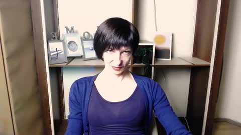 Snapshot of angelinalov_ chatting on November 18, 2025, 7:35 am Angelina online show from November 18, 2025, 7:35 am