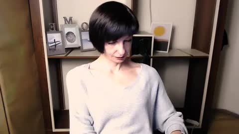 Snapshot of angelinalov_ chatting on December 4, 2025, 8:01 am Angelina online show from December 4, 2025, 8:01 am