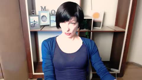 Snapshot of angelinalov_ chatting on December 16, 2025, 7:02 am Angelina online show from December 16, 2025, 7:02 am