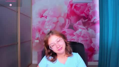 Snapshot of angelinalow chatting on October 23, 2025, 11:31 am AngelinaLow online show from October 23, 2025, 11:31 am