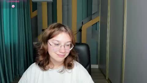 Snapshot of angelinalow chatting on October 30, 2025, 1:56 pm AngelinaLow online show from October 30, 2025, 1:56 pm