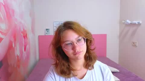 Snapshot of angelinalow chatting on November 12, 2025, 12:27 pm AngelinaLow online show from November 12, 2025, 12:27 pm