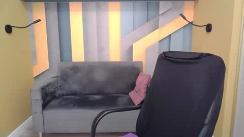 Snapshot of angelinalow chatting on November 23, 2025, 6:24 am AngelinaLow online show from November 23, 2025, 6:24 am