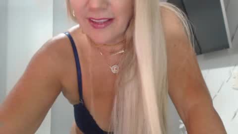angelinna_12 online show from June 25, 2026, 4:12 am
