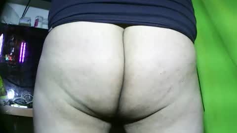 Snapshot of angelking120200 chatting on November 17, 2025, 7:14 am Roy online show from November 17, 2025, 7:14 am