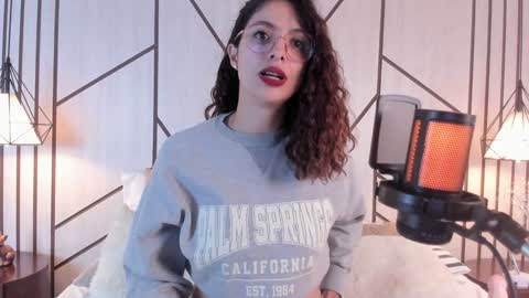 Snapshot of angell_bell chatting on January 24, 2025, 3:02 pm Angel online show from January 24, 2025, 3:02 pm