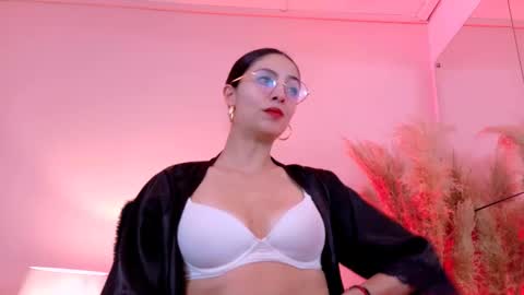 Snapshot of angell_bell chatting on March 1, 2025, 6:11 pm Angel online show from March 1, 2025, 6:11 pm