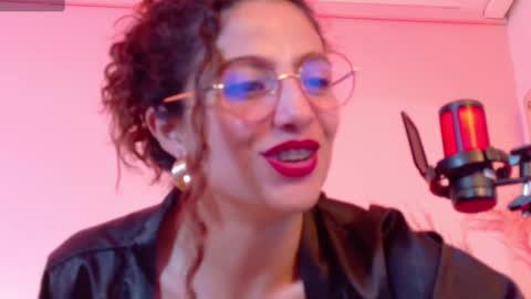 Snapshot of angell_bell chatting on March 4, 2025, 9:32 pm Angel online show from March 4, 2025, 9:32 pm