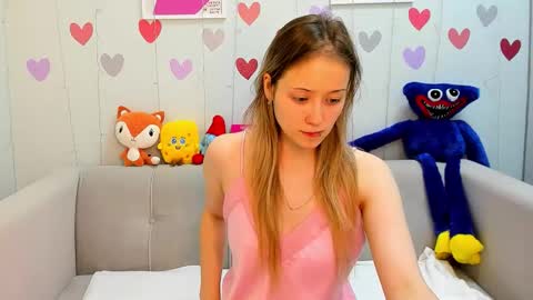 angellery online show from November 25, 2025, 1:33 pm