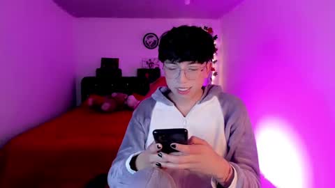 Angel  online show from November 20, 2025, 4:01 am