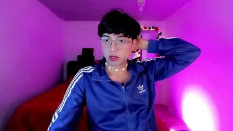 Angel  online show from November 25, 2025, 2:28 pm