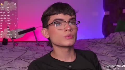 Angelo I work from home this is my room  online show from October 17, 2025, 7:33 am